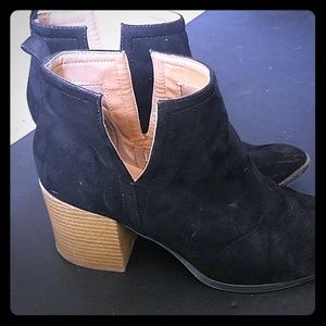 Black short heeled boots